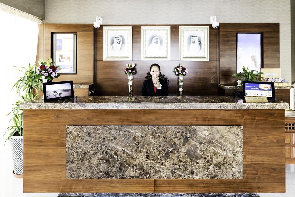Emirates Plaza Hotel Abu Dabi Exterior foto