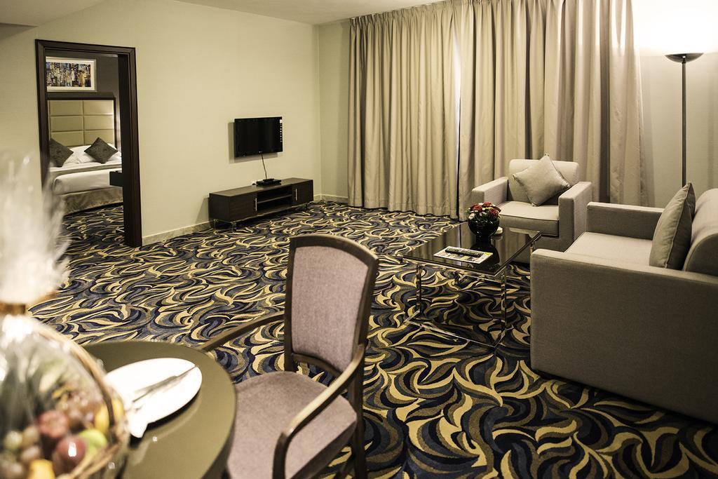 Emirates Plaza Hotel Abu Dabi Exterior foto