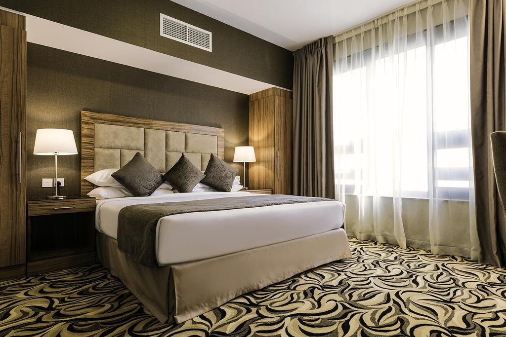 Emirates Plaza Hotel Abu Dabi Exterior foto