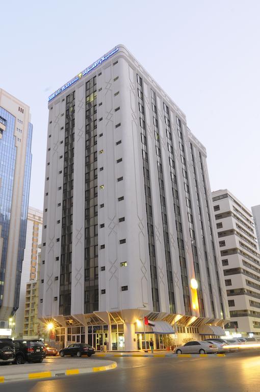 Emirates Plaza Hotel Abu Dabi Exterior foto