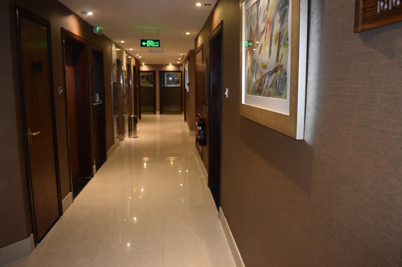 Emirates Plaza Hotel Abu Dabi Exterior foto